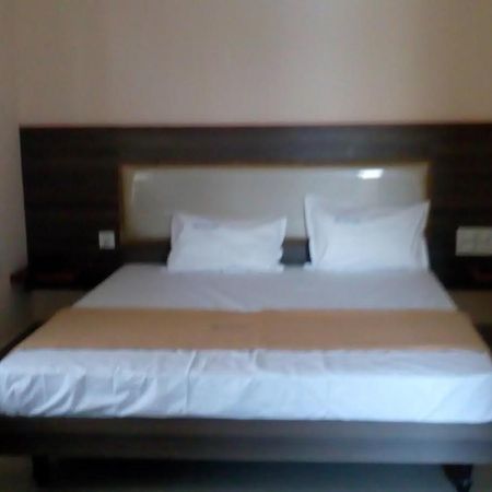 Hotel Meyyappaa Karaikkudi Bagian luar foto