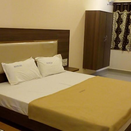 Hotel Meyyappaa Karaikkudi Bagian luar foto