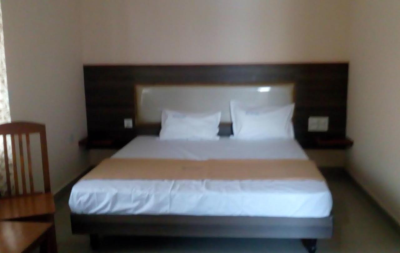 Hotel Meyyappaa Karaikkudi Bagian luar foto